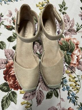 SOUL Naturalizer Beige Espadrille Ankle-Strap Wedges